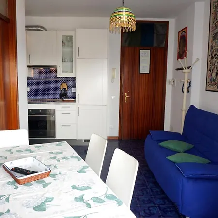 Apartment Homely Flat For 4 Guests *